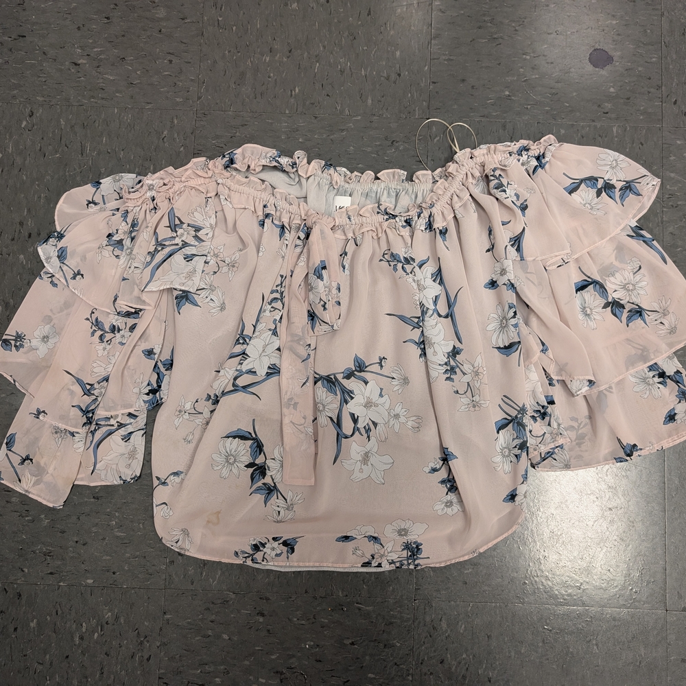 Chic Floral Off-Shoulder Blouse in Soft Pink